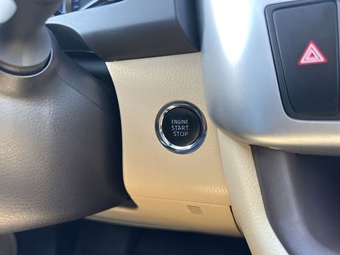 Used 2018 Toyota Highlander XLE image 25