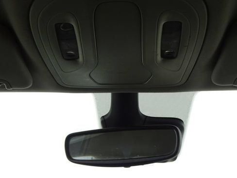 Used 2021 Chrysler Voyager L FWD image 25