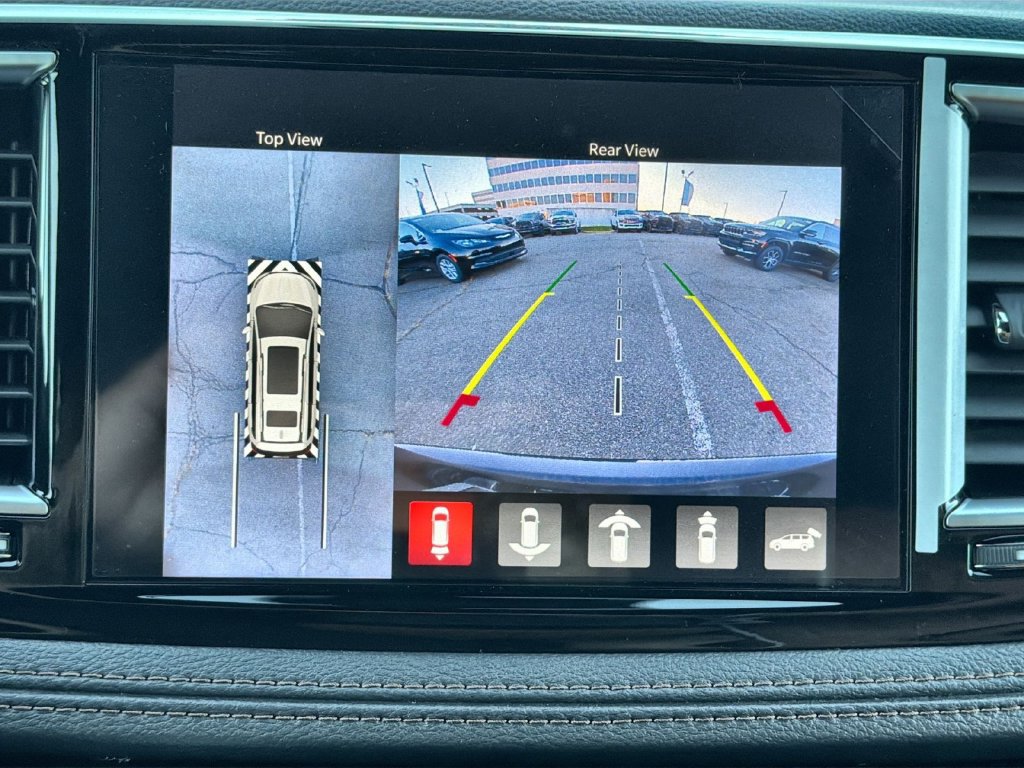 Used 2026 Chrysler Pacifica Pinnacle FWD image 19