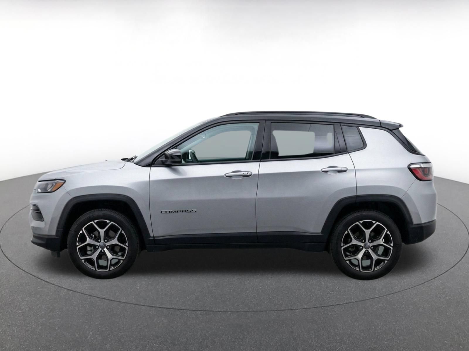 Used 2025 Jeep Compass Limited AWD/4WD image 4