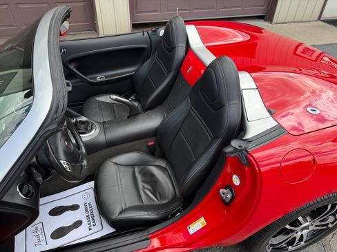 Used 2006 Pontiac Solstice Convertible w/ Premium Package RWD image 36
