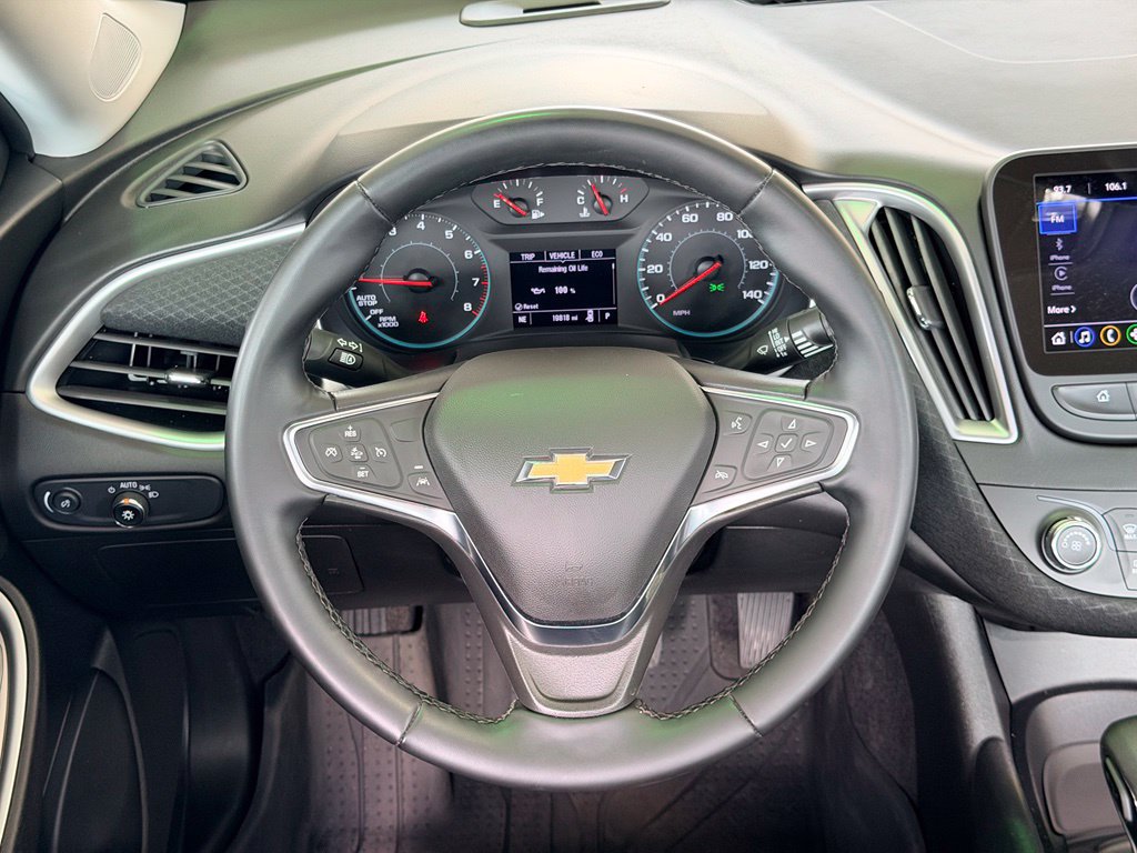 Used 2025 Chevrolet Malibu RS FWD image 17