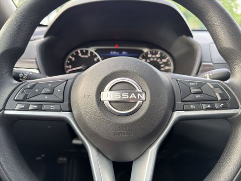 Used 2025 Nissan Altima 2.5 SV image 11