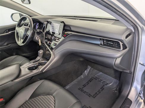 Used 2022 Toyota Camry SE image 21