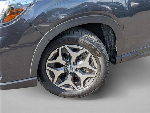 Used 2019 Subaru Forester Premium AWD/4WD image 10