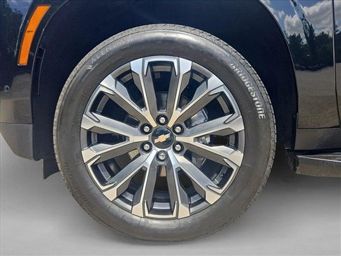 Used 2025 Chevrolet Suburban High Country AWD/4WD image 25