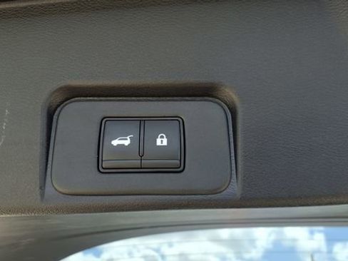 Used 2025 Nissan Rogue SV image 12