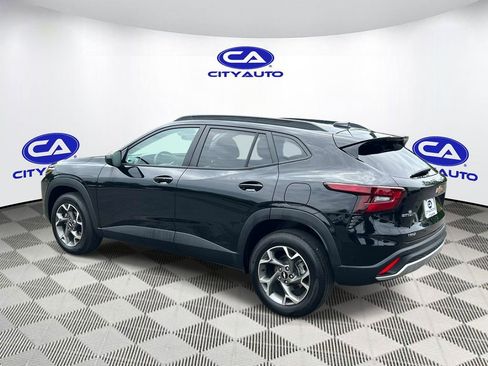 Used 2025 Chevrolet Trax LT w/ Driver Confidence Package FWD image 6