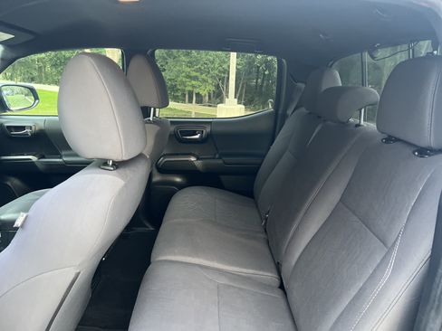 Used 2018 Toyota Tacoma TRD Sport w/ Technology Package RWD image 28