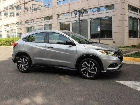 Used 2019 Honda HR-V Sport image 2