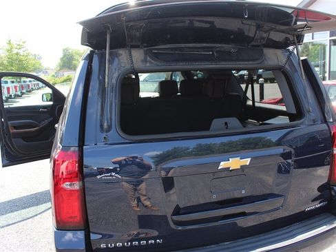Used 2020 Chevrolet Suburban Premier w/ Premier Plus Edition AWD/4WD image 19