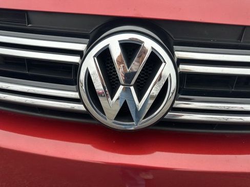 Used 2016 Volkswagen Tiguan SE image 9