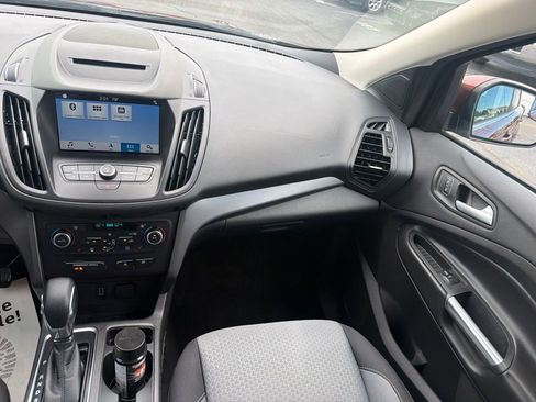 Used 2018 Ford Escape SE w/ SE Sync 3 Package FWD image 18