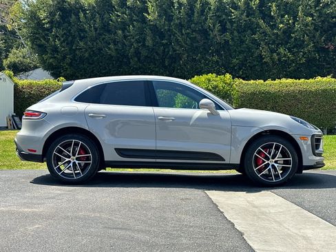 Certified 2024 Porsche Macan S AWD/4WD image 9