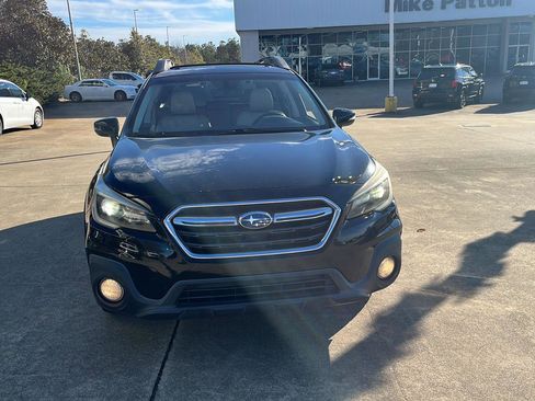 Used 2018 Subaru Outback 3.6R Limited image 2