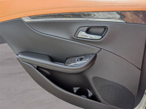 Used 2014 Chevrolet Impala LTZ FWD image 12