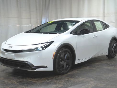 Used 2025 Toyota Prius LE image 2