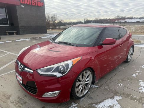 Used 2012 Hyundai Veloster w/ Style Pkg image 2