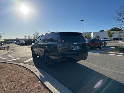 New 2026 Cadillac Escalade ESV Platinum Sport w/ LPO, ONYX Package image 7