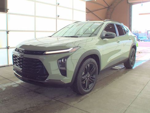 Used 2024 Chevrolet Trax ACTIV w/ Sunroof Package image 4