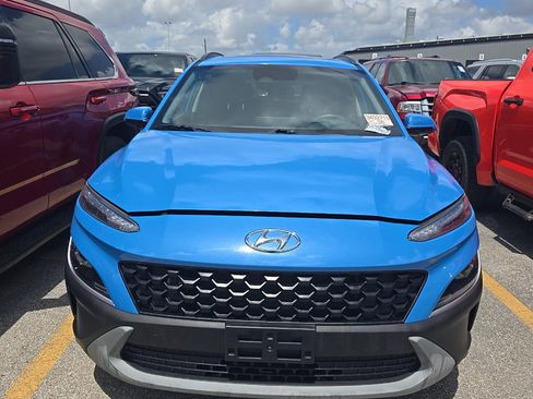 Used 2022 Hyundai Kona SEL w/ Convenience Package FWD image 2