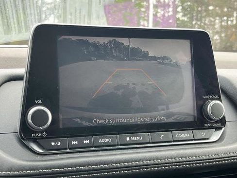 Certified 2022 Nissan Rogue SV image 3