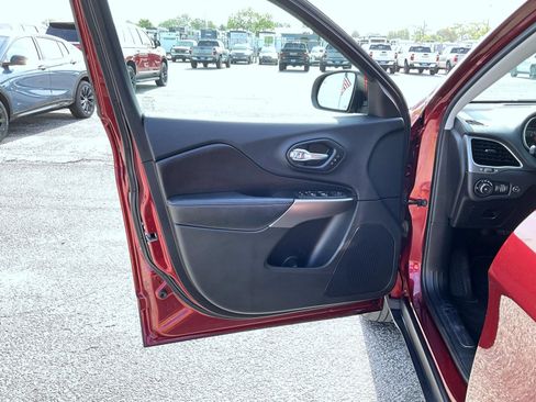 Used 2020 Jeep Cherokee Limited AWD/4WD image 9