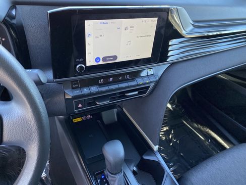 Used 2025 Toyota Camry SE image 17