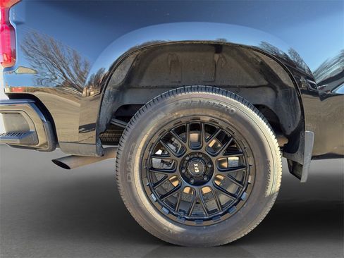 Used 2023 Chevrolet Silverado 1500 Custom image 16