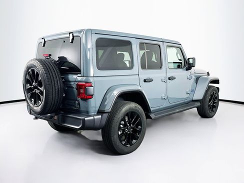 Used 2025 Jeep Wrangler Sahara image 9