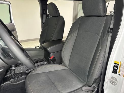 Used 2025 Jeep Wrangler Unlimited Sahara AWD/4WD image 13