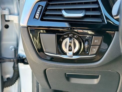 Used 2019 BMW 530i w/ Convenience Package image 36