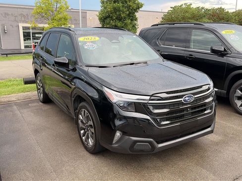 Used 2025 Subaru Forester Touring w/ Popular Package - Touring AWD/4WD image 2