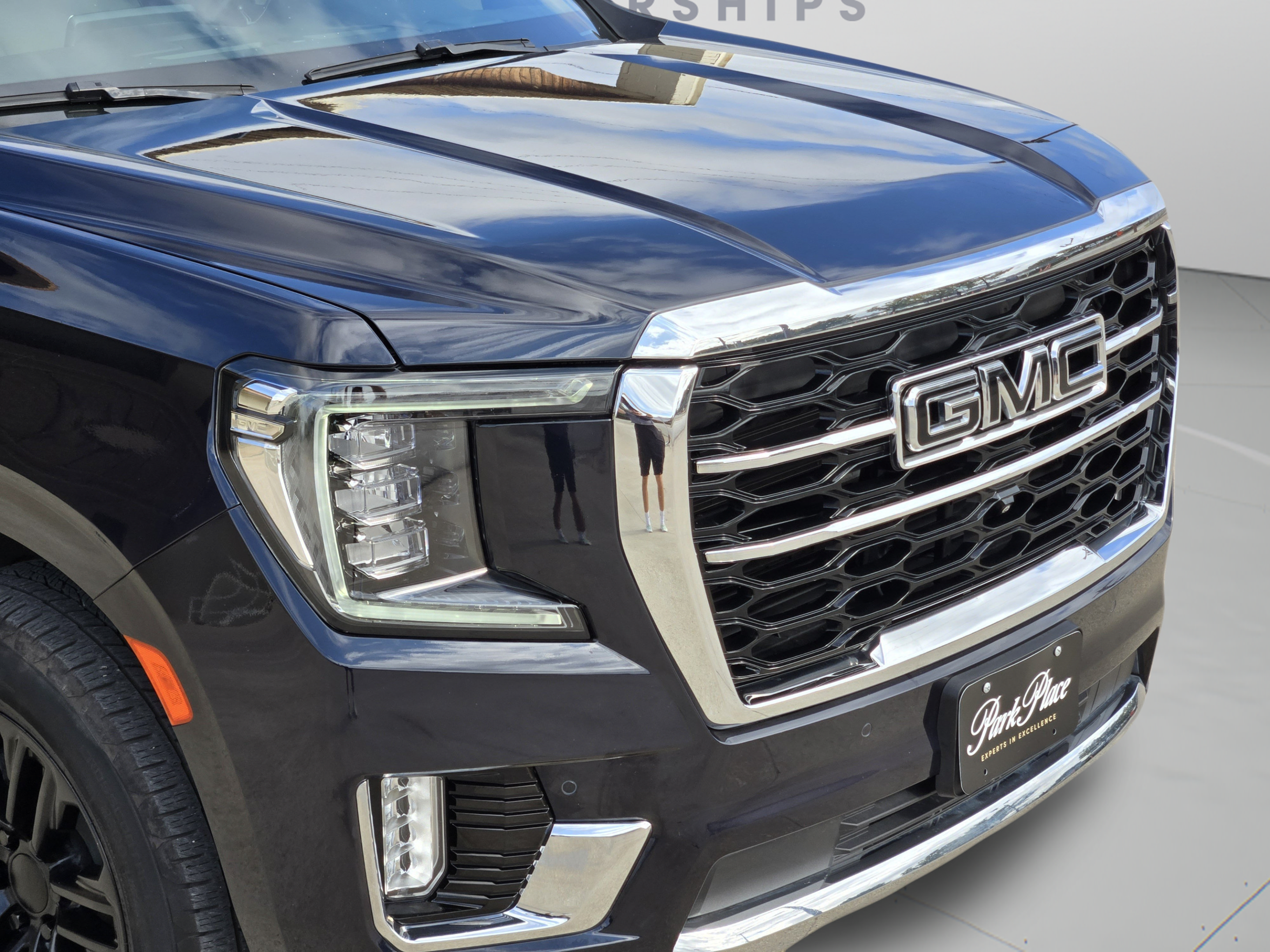 Used 2024 GMC Yukon XL SLT w/ SLT Premium Package AWD/4WD image 13