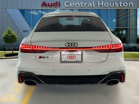 Used 2022 Audi RS 7 Sportback w/ Carbon Optic Package image 10