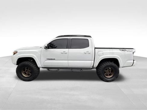 Used 2023 Toyota Tacoma TRD Sport AWD/4WD image 4