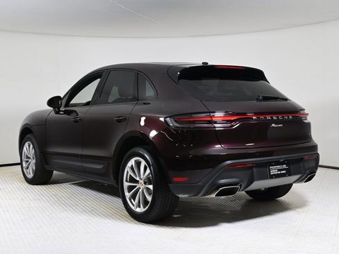 Certified 2024 Porsche Macan image 3