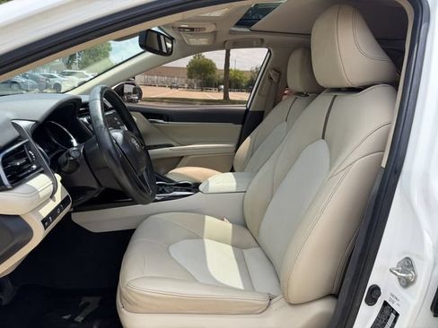 Used 2020 Toyota Camry XLE FWD image 26