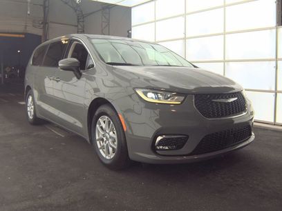 Used 2023 Chrysler Pacifica Touring-L