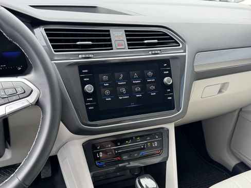 Certified 2023 Volkswagen Tiguan SE FWD image 22
