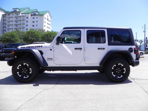 Used 2025 Jeep Wrangler Unlimited Rubicon AWD/4WD image 3
