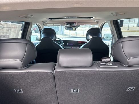 New 2025 Kia Niro EX Touring image 11