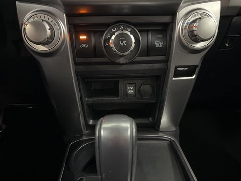 Used 2018 Toyota 4Runner SR5 Premium image 18