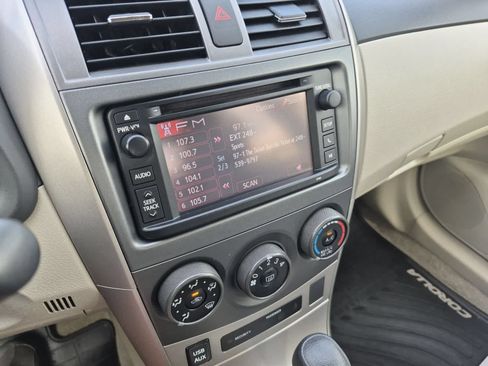 Used 2013 Toyota Corolla LE FWD image 26