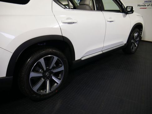 New 2025 Honda Pilot Touring image 4