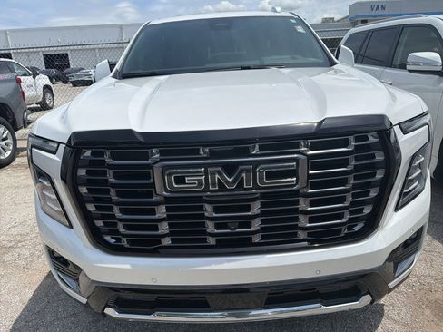 Used 2025 GMC Yukon Denali Ultimate AWD/4WD image 4