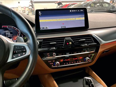 Used 2022 BMW 530i w/ M Sport Package RWD image 7