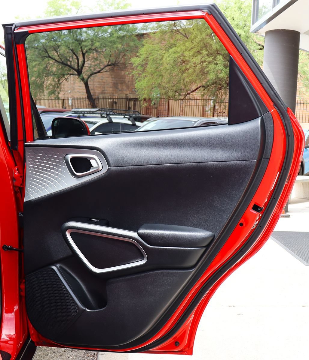 Used 2020 Kia Soul LX FWD image 26