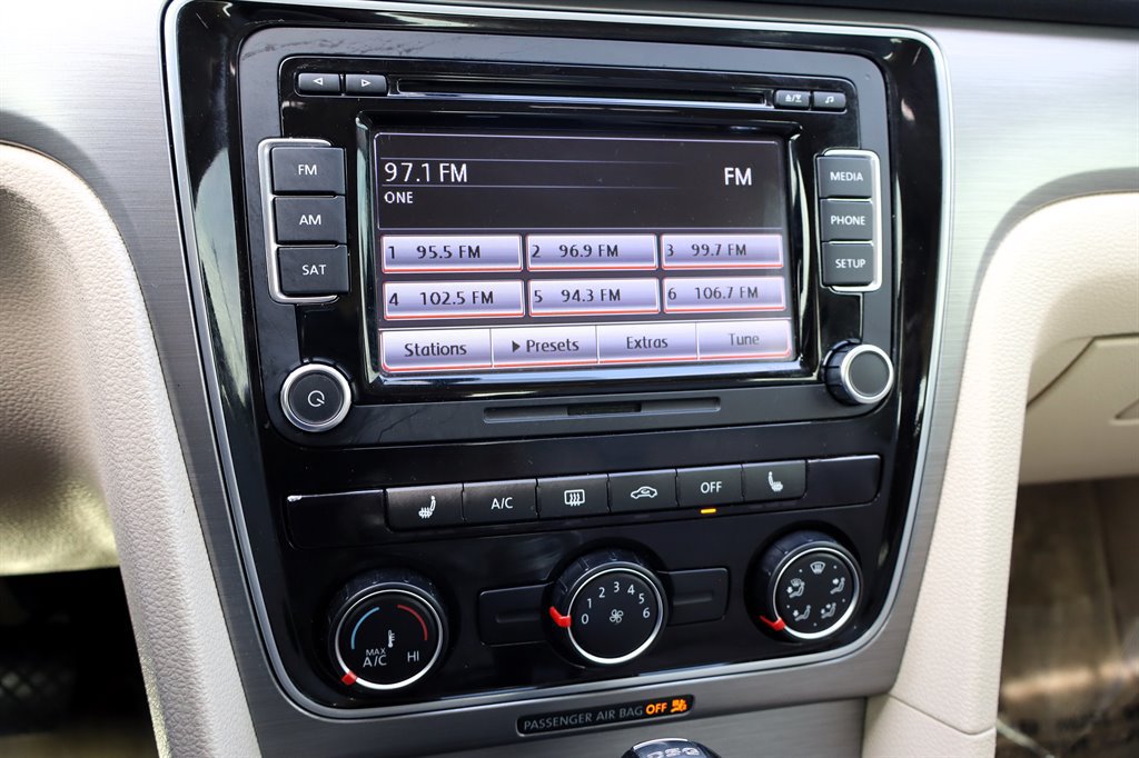 Used 2015 Volkswagen Passat TDI SE FWD image 26