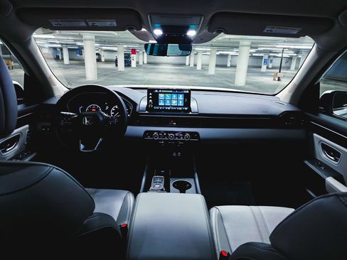Used 2025 Honda Pilot EX-L image 3